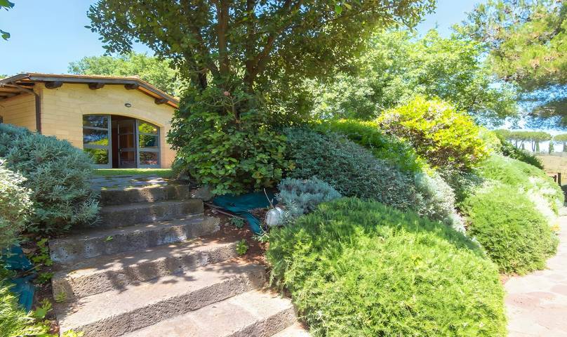 Villa 'Sunflower' with Private Garden and Wi-Fi in Capalbio, Grosseto Province