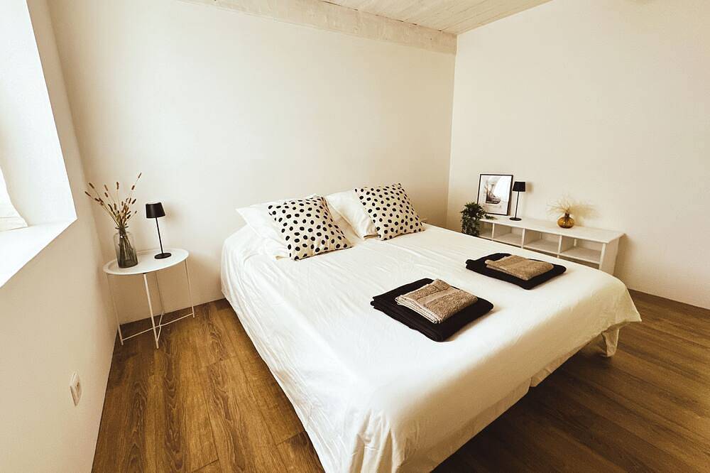 Apartamento entero, Spacious T3 - Swimming pool 2 min away - Heart of the village in Bargemon, Region de Draguignan