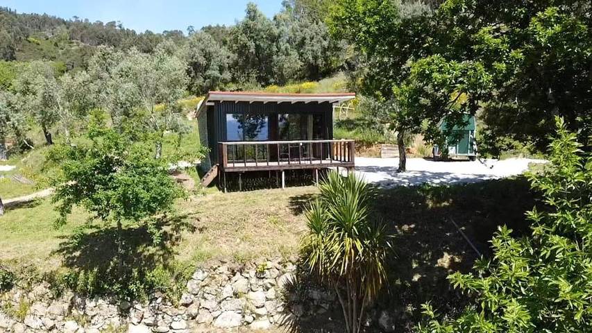 Location de vacances pour 4 personnes, avec Balcon et Terrasse ainsi que Jardin et Piscine dans Cabeceiras de Basto