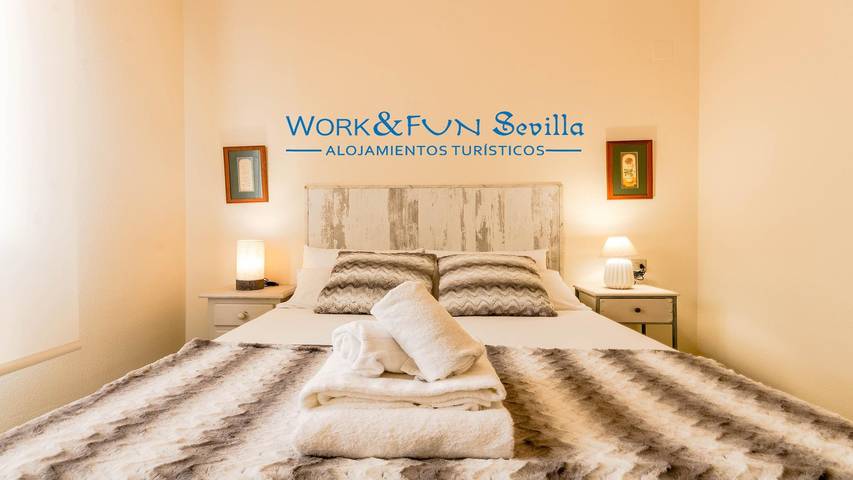 Entire holiday apartment, Apartment 'The Joy in Triana' ⭐⭐⭐ in Central Seville, Sevilla