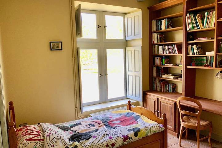 Gîte pour 8 personnes, avec terrasse ainsi que jardin et piscine à Savonnières - 4