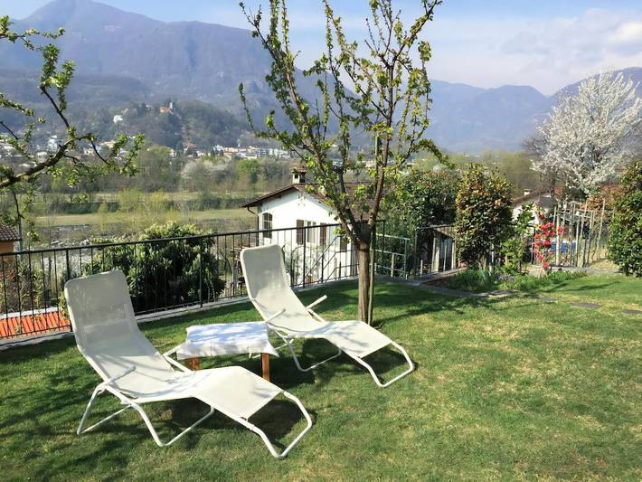 Ferienhaus für 4 Personen, mit Garten in Locarno