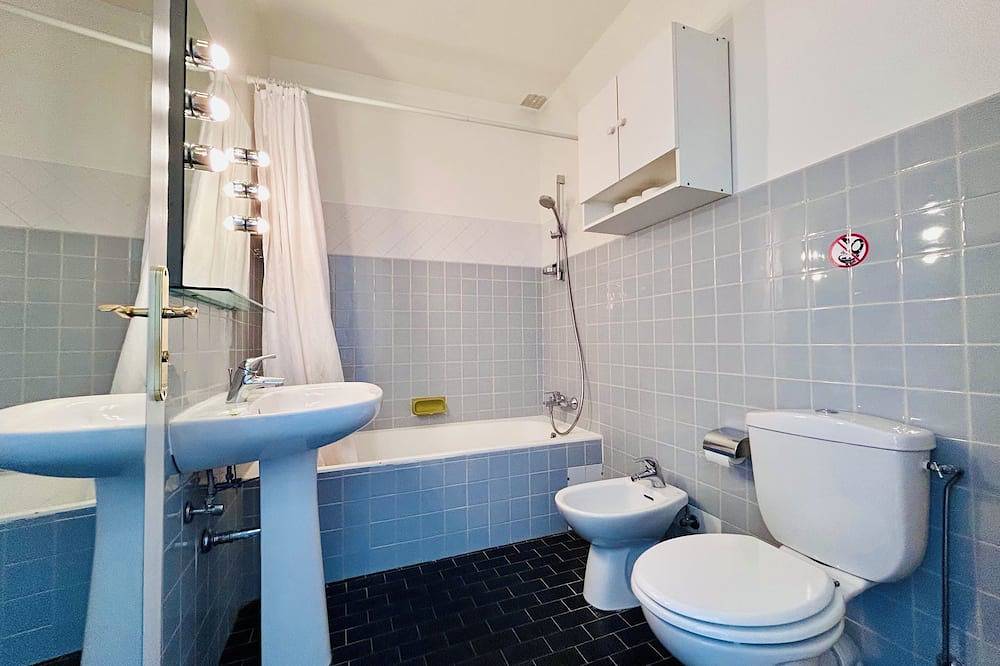 Appartement entier, Vue mer imprenable, studio avec balcon et parking dans magnifique domaine in Villefranche-sur-Mer, Côte méditerranéenne (France)