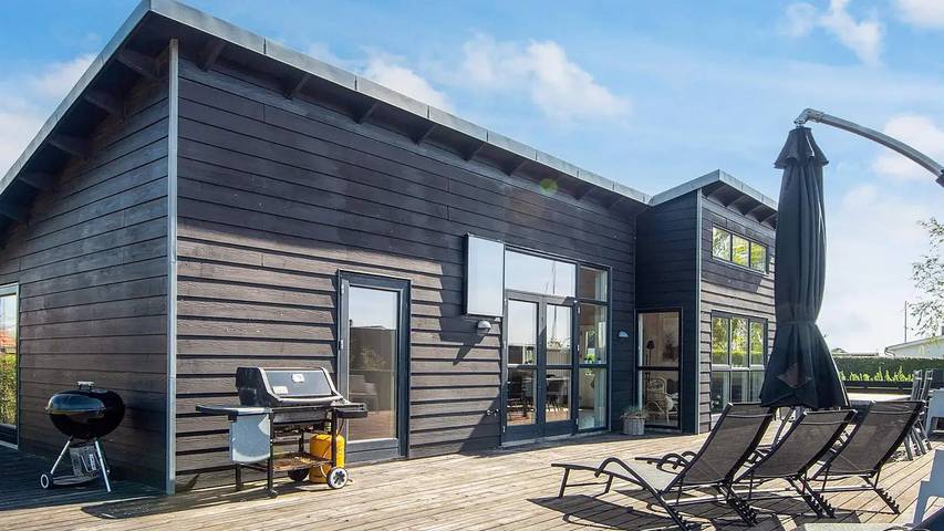 Ferienhaus für 7 Personen, mit Whirlpool und Sauna sowie Terrasse in Binderup Strand