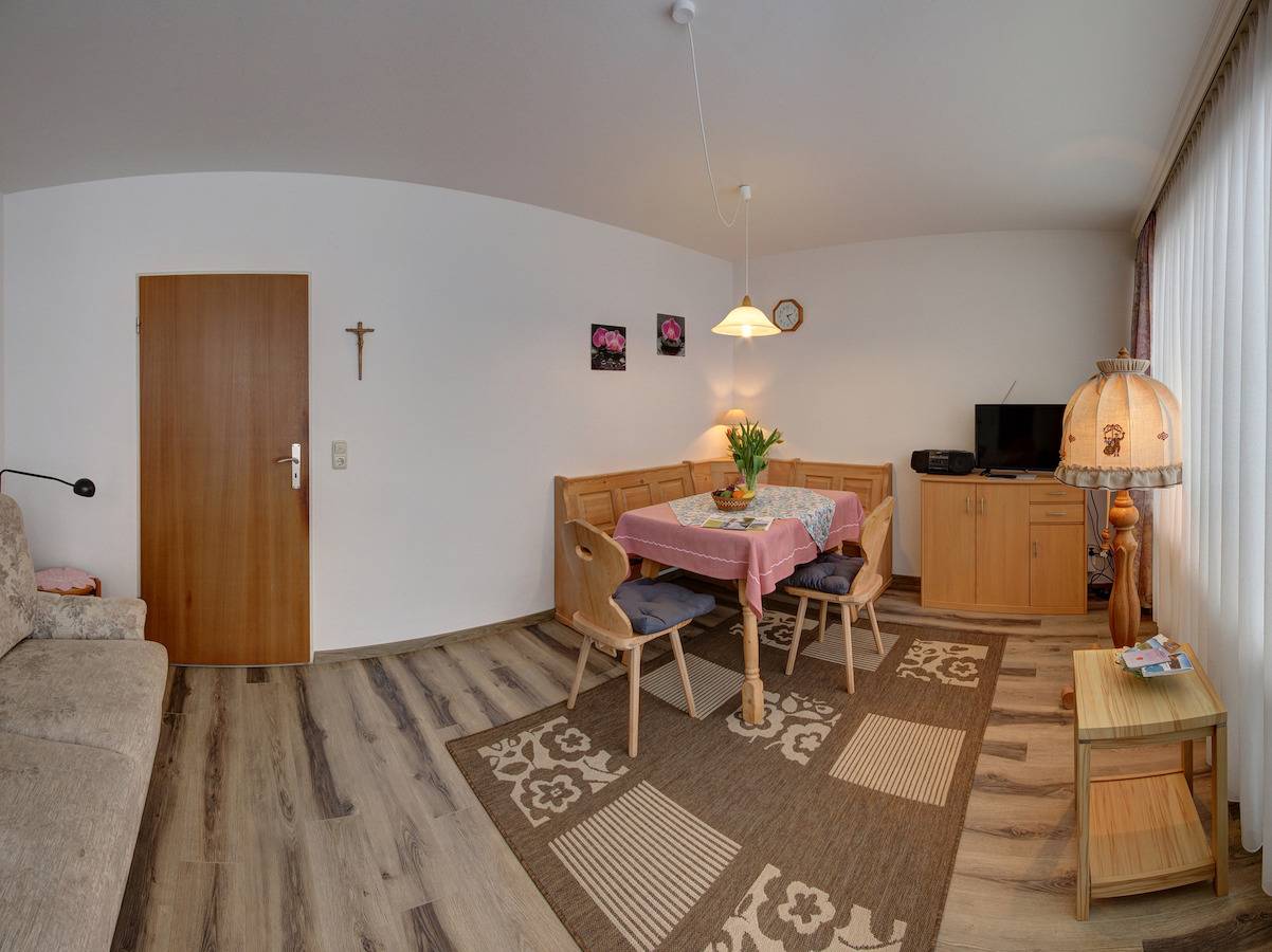 Apartamento vacacional entero, Ferienwohnung Ried - Chiemgau Karte - Holiday flat for 2 persons with balcony, bedroom, living room, kitchen, 50 sqm in Inzell, Alpes Bávaros