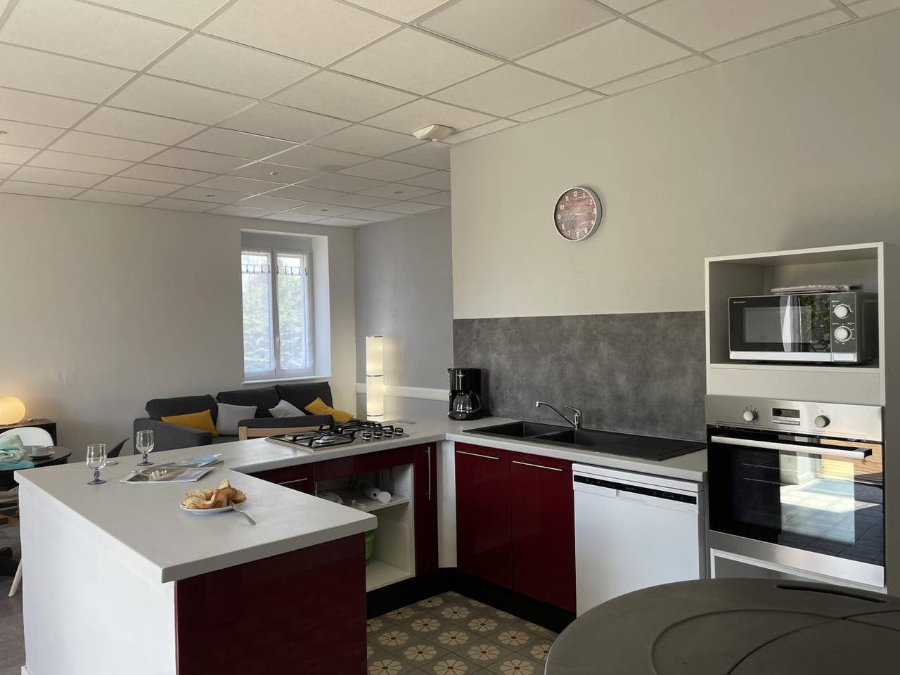 Maison rénovée avec jardin, Bbq, animaux acceptés in La Chabanne, Région de Vichy