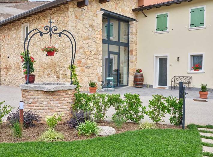 Location de vacances pour 2 personnes, avec sauna et piscine ainsi que jardin et vue à Colognola ai Colli