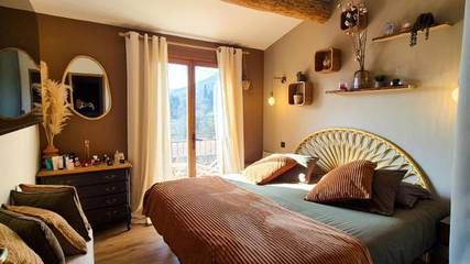 Location de vacances pour 8 personnes, avec balcon ainsi que piscine et jardin à Bendejun