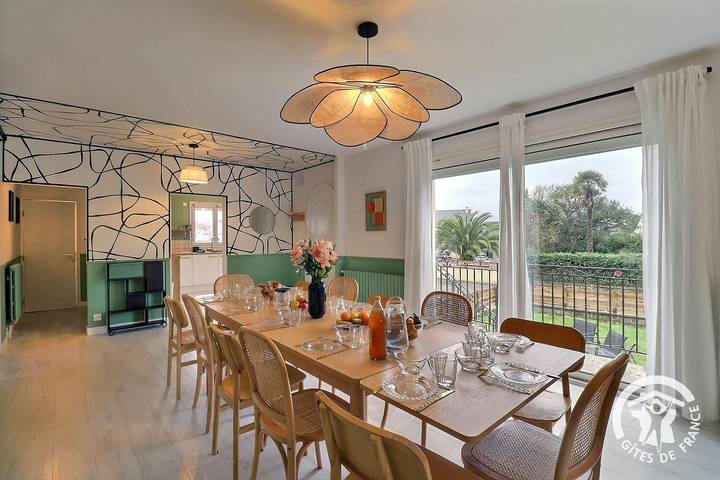 Gîte pour 12 personnes, avec jacuzzi ainsi que jardin et terrasse, animaux acceptés à Pleurtuit - 2