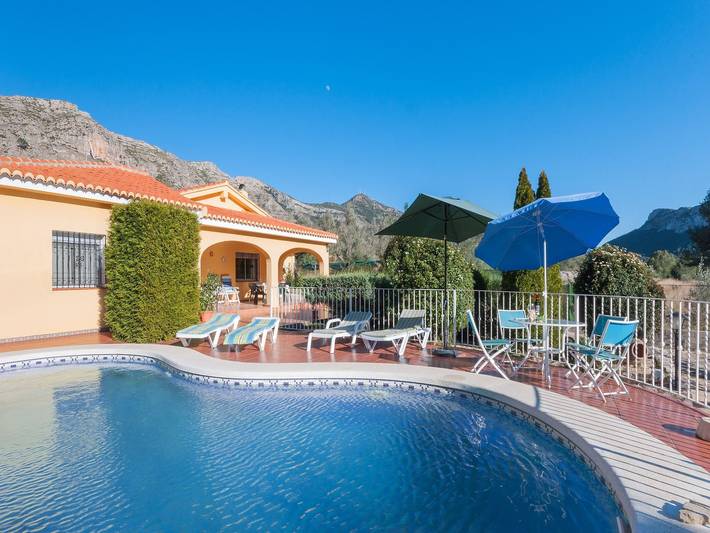 Casa rural para 6 personas, con Terraza además de Jardín y Piscina en Alzira