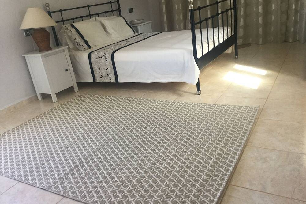 Rural villa with private outdoor pool, separate annexe and vast outdoor spaces in Gata de Gorgos, Costa Blanca