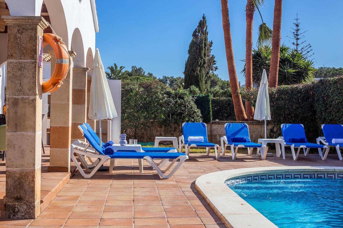 Chalet Villa El Pinar 4 with Pool, Wi-Fi, A/C & Terraces in Cala Blanes, Ciutadella