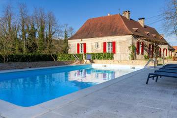 Gîte pour 12 personnes, avec jacuzzi ainsi que jardin et piscine à Calès