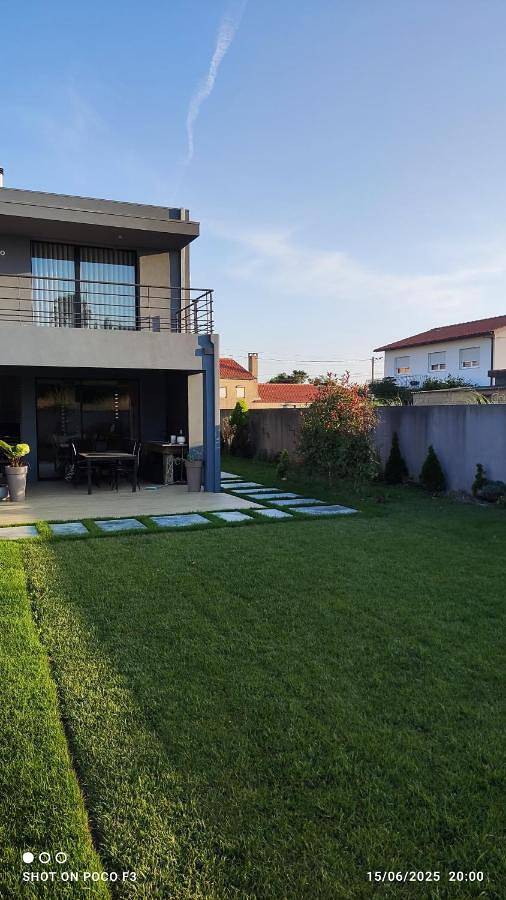 Location de vacances pour 8 personnes, avec vue ainsi que piscine et jardin, animaux acceptés dans Terroso - 2