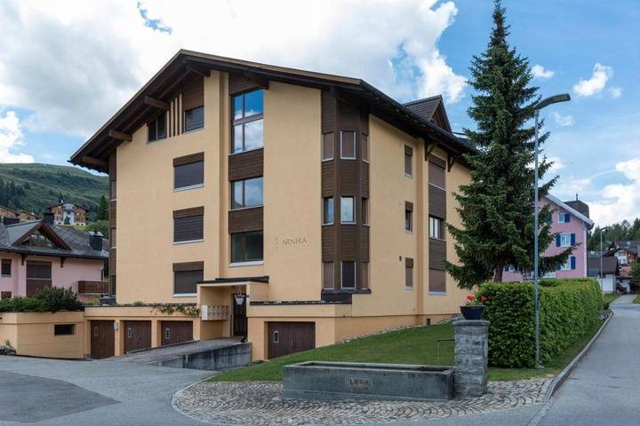 Ferienwohnung für 4 Personen, mit Balkon und Ausblick in Obersaxen