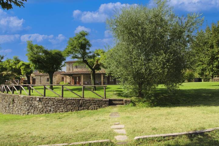 Villa per 10 persone, con giardino e piscina in Casentino