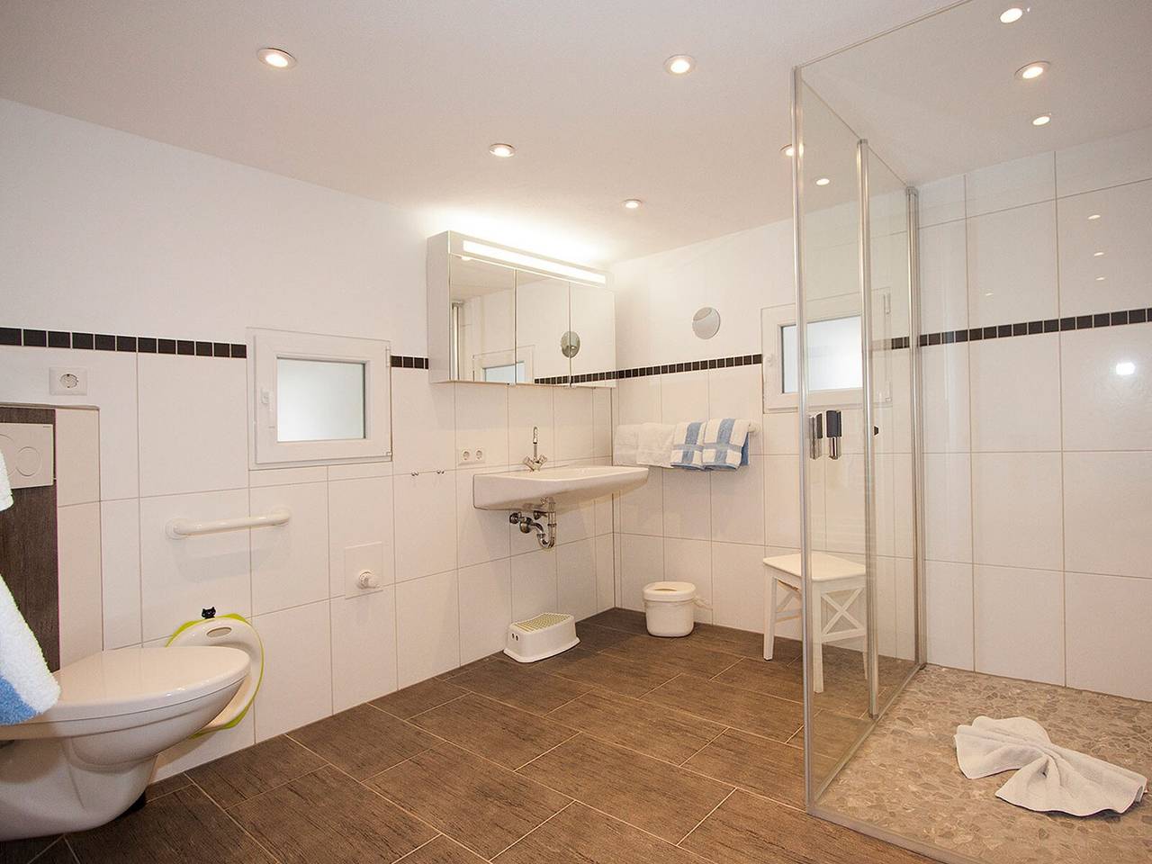 Entire apartment, Apartment 'Katze' with Shared Terrace, Shared Garden and Wi-Fi in Lenne (Schmallenberg), Schmallenberg