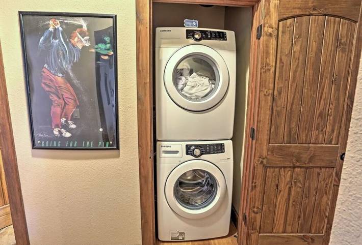 Lodge for 30 people, with yard and pool in Table Rock Lake