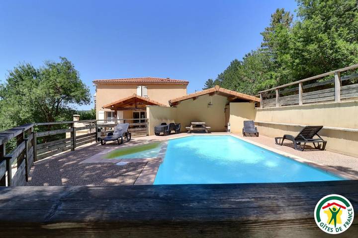 Gîte für 10 Personen, mit Terrasse und Garten sowie Pool in Grane