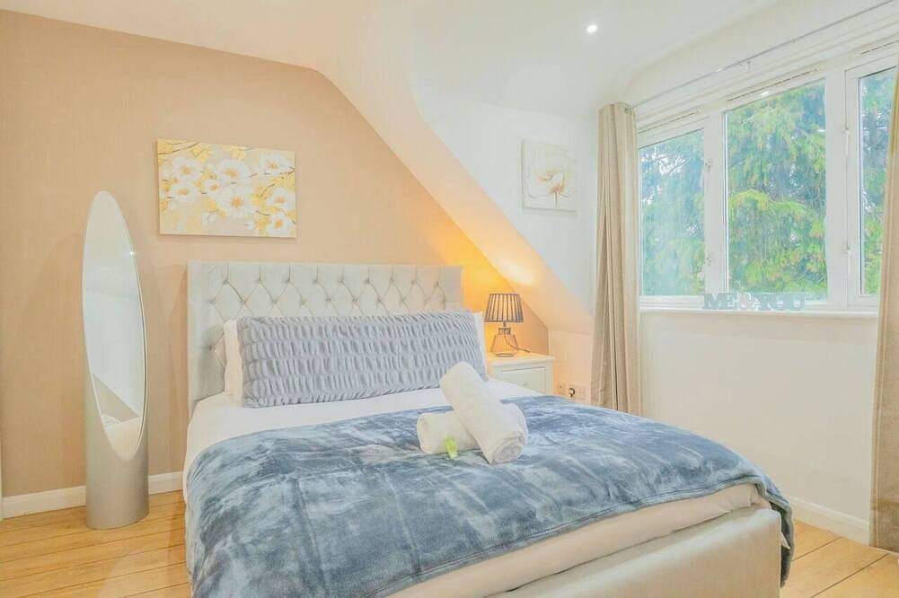 6Br Mansion With Games Room & Hot Tub in Cardiff, Cardiff und Umgebung