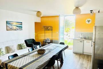 Gîte pour 10 personnes, avec piscine ainsi que jardin et terrasse à Heugas