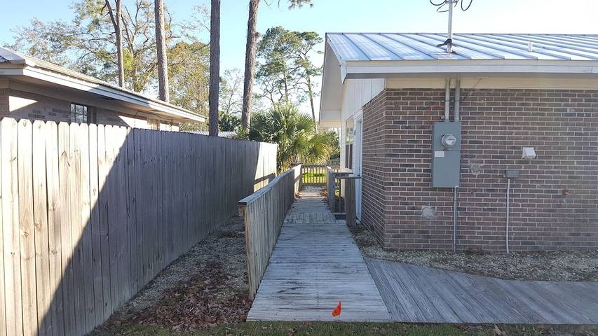 Vacation rental for 8 people, with yard and hot tub in Port St. Joe