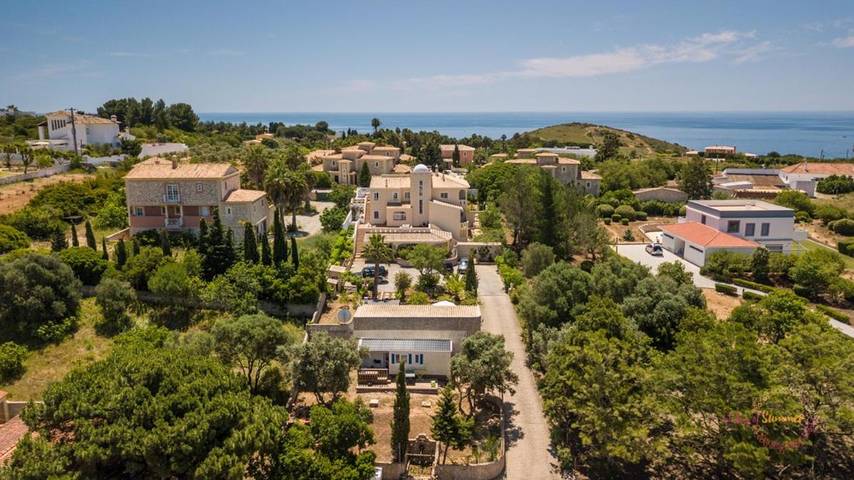 Chalet para 2 personas, con piscina además de terraza y jardín en Luz