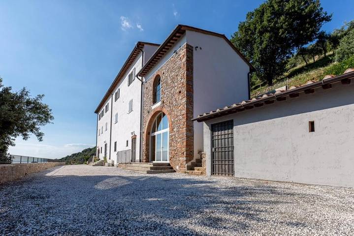 Chambre d’hôte pour 4 personnes, avec Terrasse et Jacuzzi ainsi que Jardin et Piscine à Vecchiano
