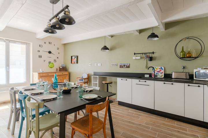 Location de vacances pour 8 personnes, avec terrasse et jardin dans Port de Gourmalon - 2