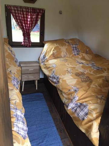 Charming 2-Bed Cabin in Domfront-en-Poiraie in Domfront, Parc naturel régional Normandie-Maine