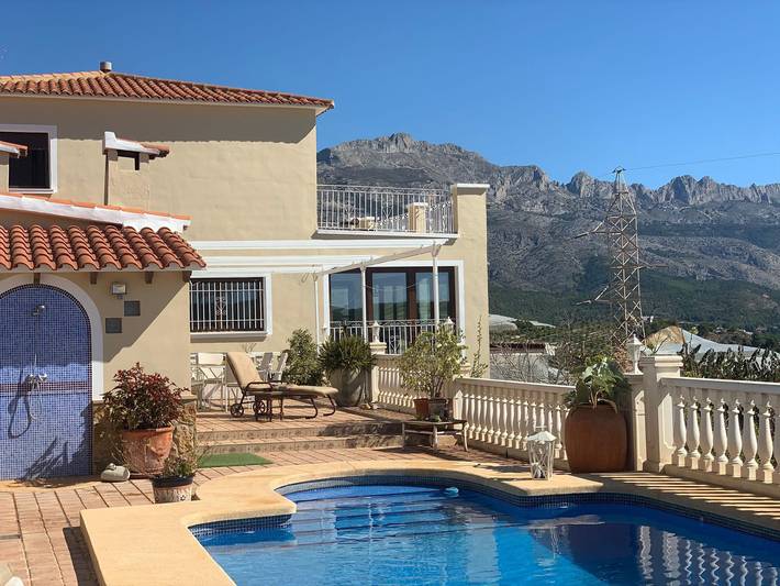 Chalet para 8 personas, con piscina además de vistas al mar y jardín en Marina Baja - 3