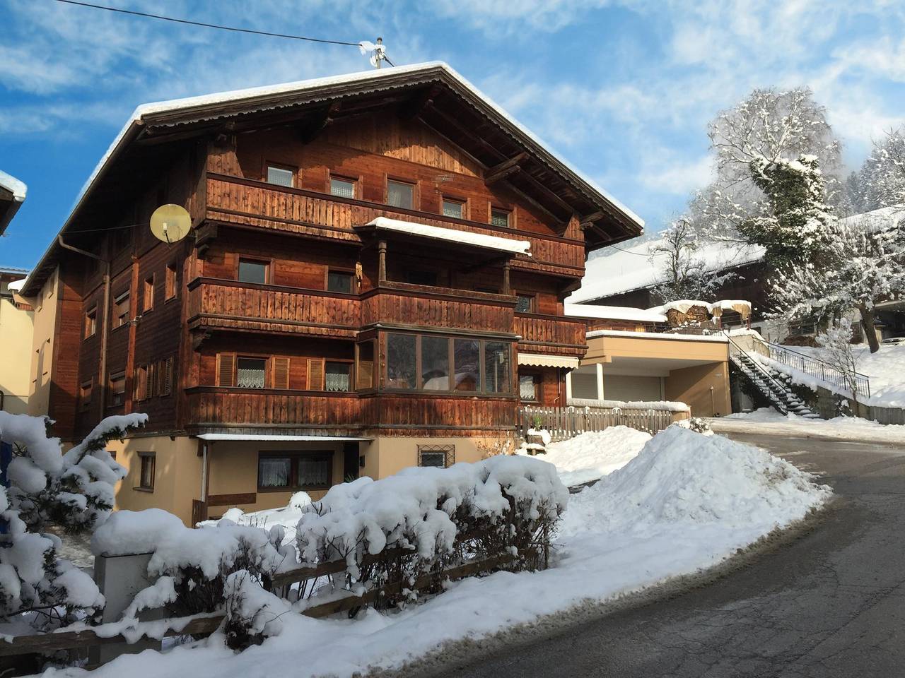 Ganze Wohnung, Großzügiges Apartment im typischen Tiroler Stil in Bruck am Ziller, Kitzbüheler Alpen
