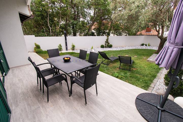 Ferienhaus für 6 Personen, mit Garten in Starigrad Paklenica - 2