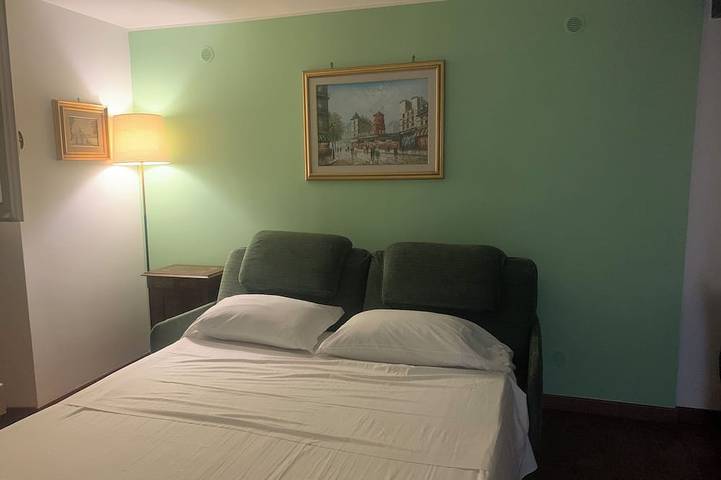 Appartamento intero, City centre apartment in historical building surrounded by green courtyard in Roma, Provincia di Roma