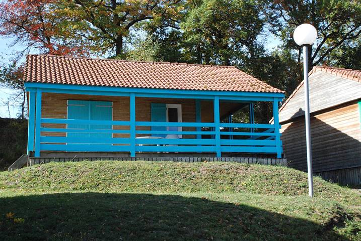 Chalet pour 6 personnes, avec piscine ainsi que jardin et terrasse, animaux acceptés