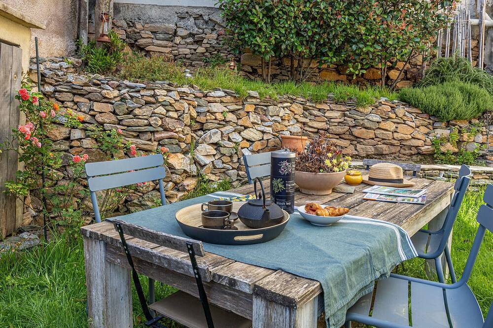 Casa Vincè, beautiful air-conditioned village house with exposed stonework in Furiani, Capo Corso