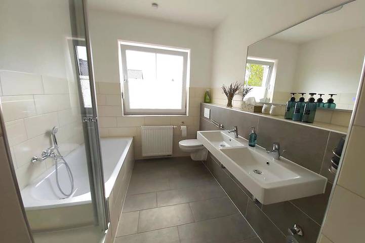 Ganze Wohnung, Apartment with terrace at the rose garden in Alzenau, Spessart-Mainland