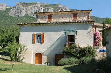 Gîte pour 12 personnes, avec jardin et terrasse à Orpierre