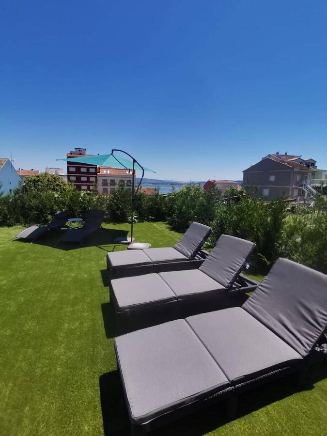 Apartahotel para 4 personas, con piscina y jardín, Se admiten mascotas en Rias Baixas