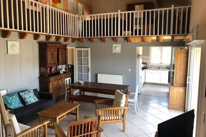 Gîte pour 9 personnes, avec jardin et piscine à Saint-Géry