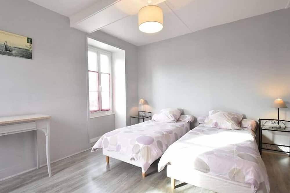 Bateau Lavoir - Ferme des Herils in Port-en-Bessin-Huppain, Bayeux region