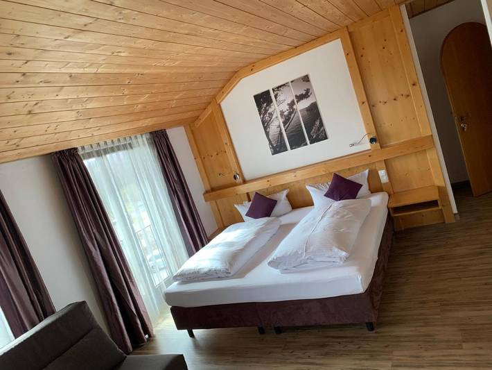 Hotel für 4 Personen, mit Terrasse und Ausblick sowie Seeblick in Münchner-umland - 4