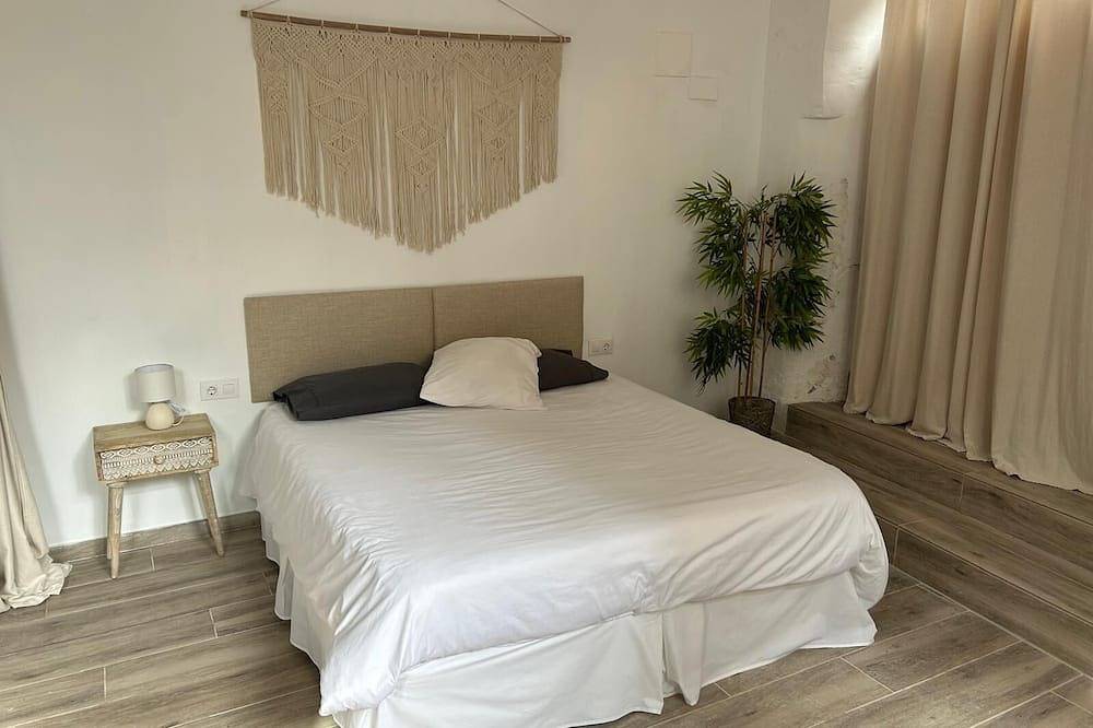 Costa Maresme, Barcelona, Valentino´s House & Pool! in Urbanizacion Montcabrer, Vilassar de Dalt