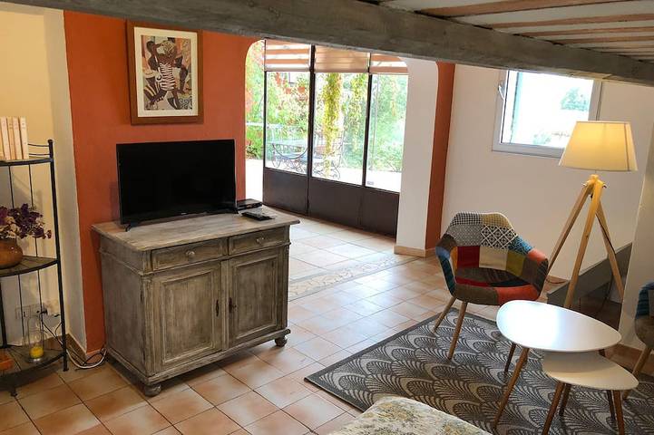 Gîte pour 2 personnes, avec piscine ainsi que jardin et terrasse, animaux acceptés à Roussillon - 4