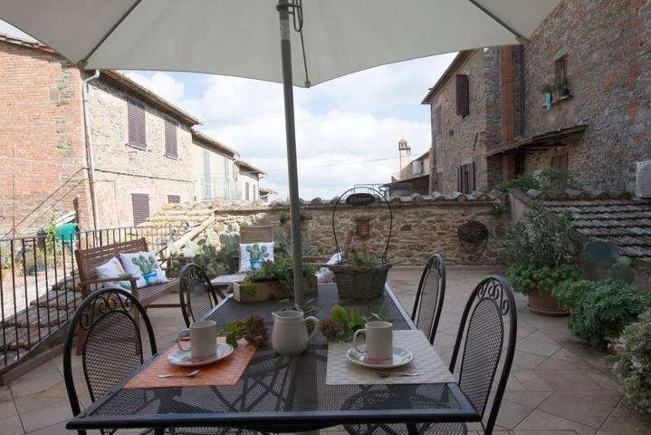 Location de vacances pour 10 personnes, avec vue et jardin à Sinalunga