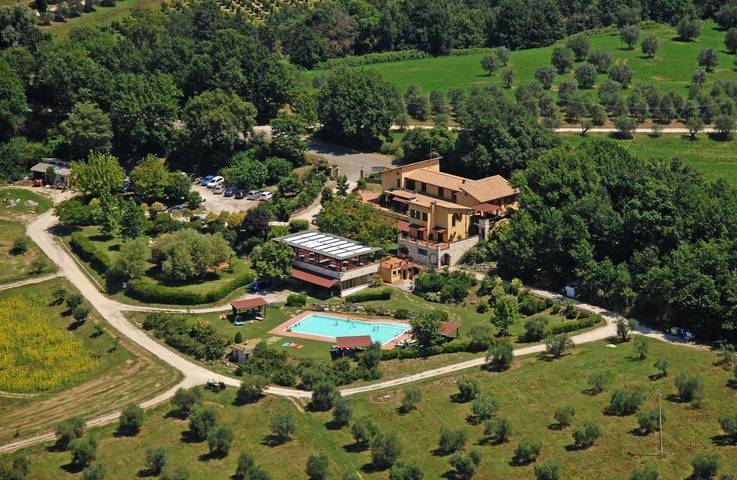 Casa vacanza, con Terrazza e Giardino nonché Piscina e Panorama a Orte