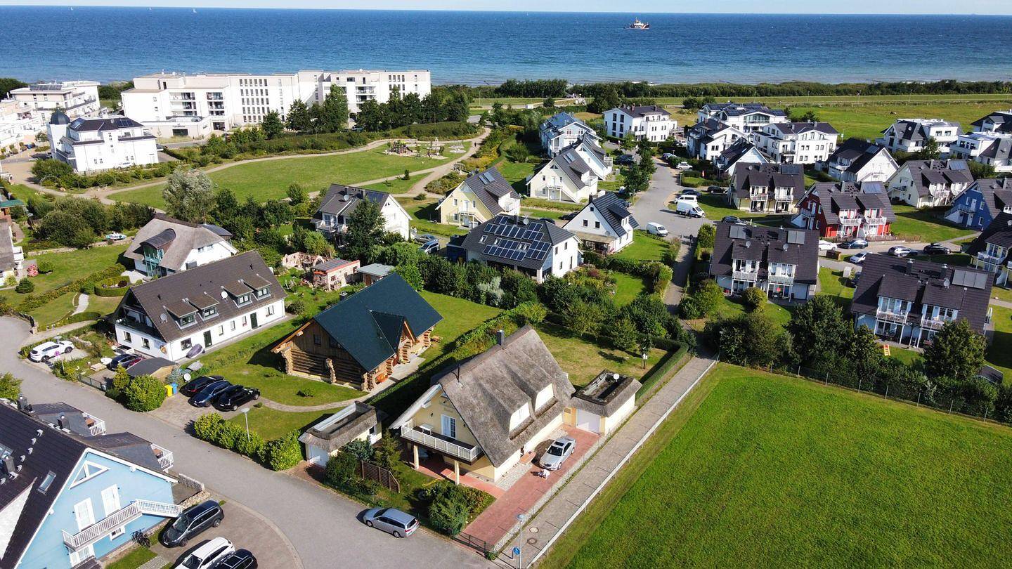 Großzügiges Reetdachhaus "Sterni" - mit Garten, Balkon und strandnaher Lage in Börgerende, Börgerende-Rethwisch