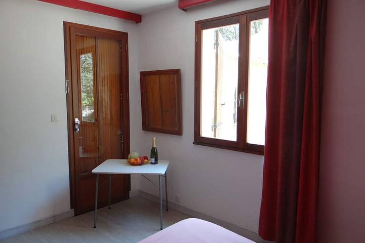 Location de vacances pour 8 personnes, avec terrasse et jardin à Saint-Siffret - 2