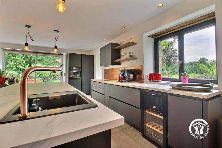 Gîte pour 9 personnes, avec sauna ainsi que jardin et terrasse à Plougoumelen - 4