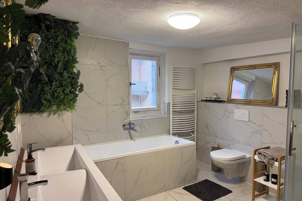 Ganze Wohnung, Deluxe Appartment mit drei Schlafzimmern und seperater Küche in Rothenburg ob der Tauber, Taubertal